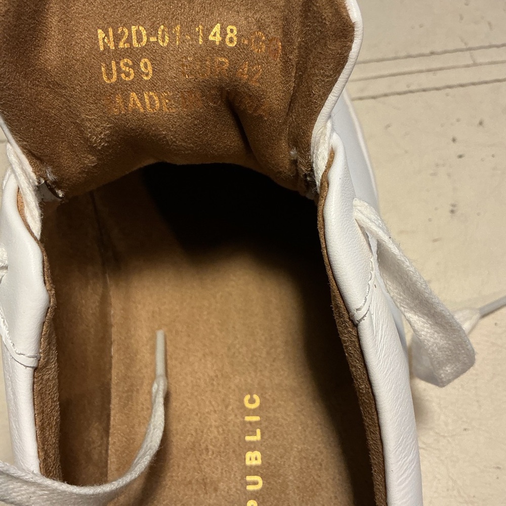 Men's White Leather Low-Top Sneakers - Picture 8 of 8